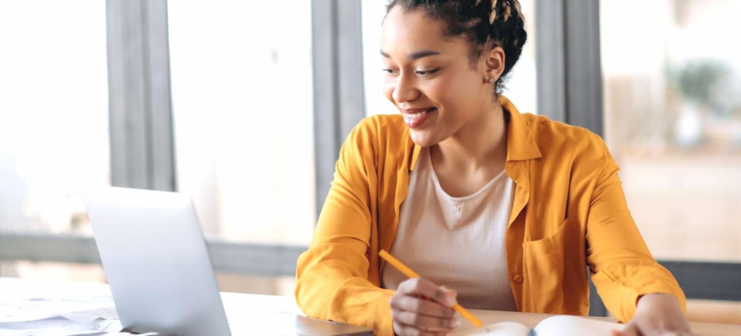 Equipo colaborativo de Parylixari trabajando en mejora continua